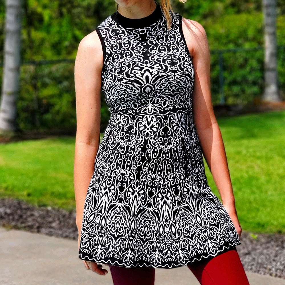 Xhilaration knit mini Dress sz XS, blk & wht